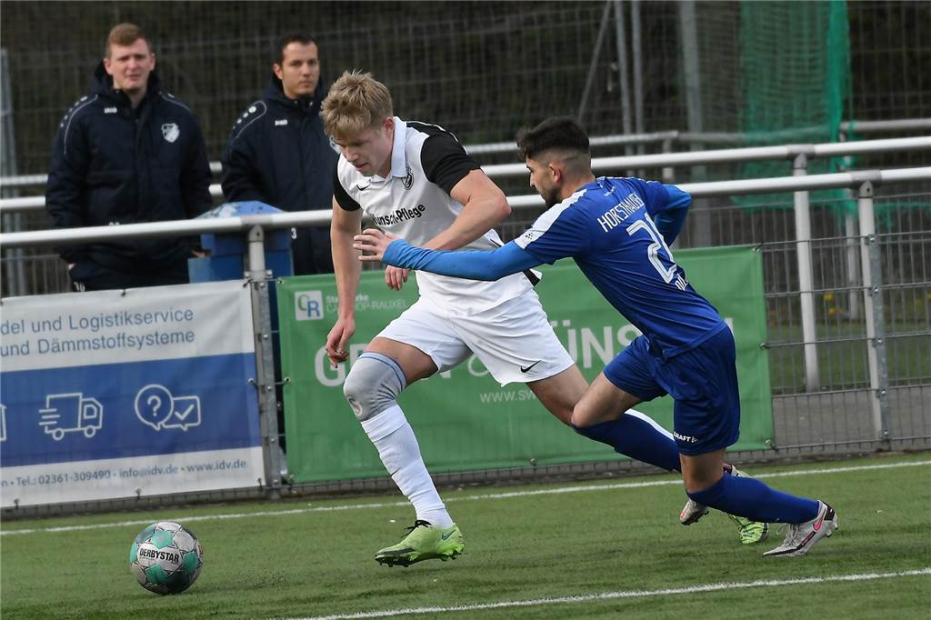 Mit Scouting: FC Frohlinde setzt neuen Meilenstein im Juniorenfußball Landesliga-Fußballer Paul Neese (am Ball), hier im Spiel gegen die Spvg Horsthausen, ist neuer Jugendkoordinator des FC Frohlinde.