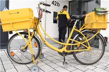 Landet im Briefkasten ein mit unbekanntem Empfänger, darf er nicht geöffnet werden. Das verbietet das Postgeheimnis. Foto: Arne Dedert