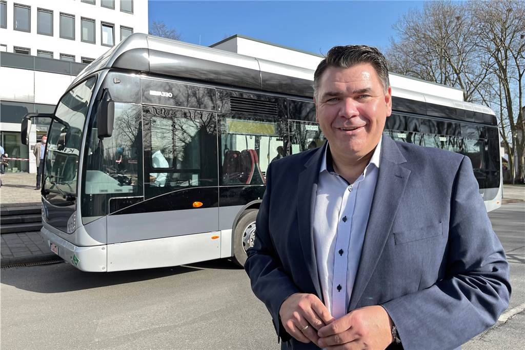 Warum ein Wasserstoffbus mit dem Motor der Wirtschaft fährt Landrat Mario Löhr geht es nicht nur um den Bus. Er sieht Wasserstoff als Energieträger der Zukunft für den Kreis Unna auch als Motor vieler Entwicklungen.