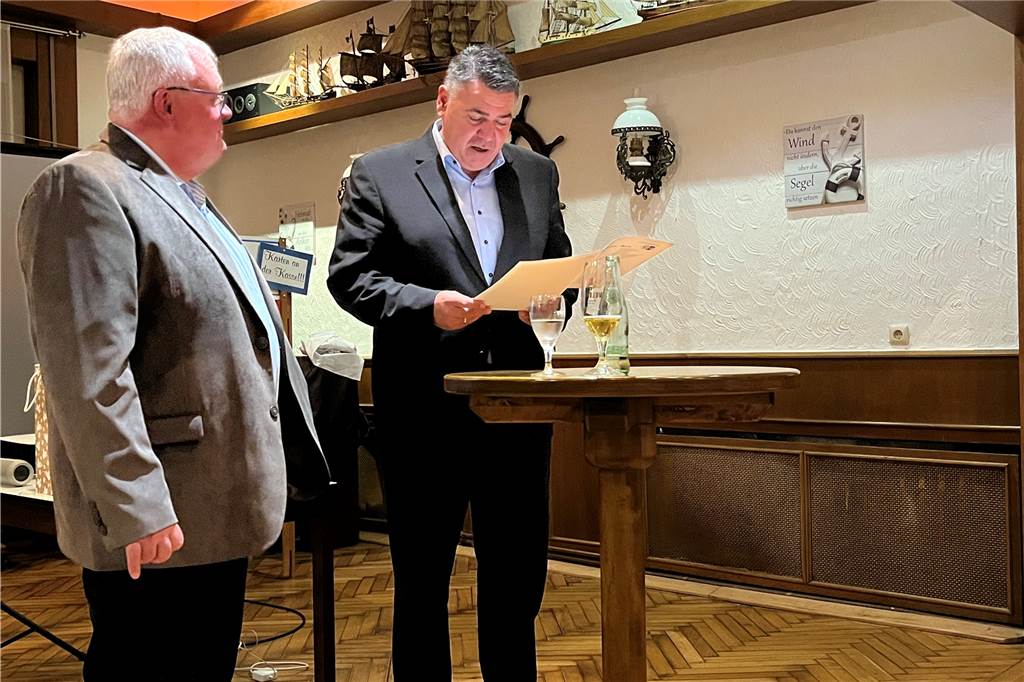 Borker „Dorfsheriff“ Heinz-Willi Quante erlebt emotionalen Abschied Landrat Mario Löhr würdigte den Einsatz des langjährigen Bezirksbeamten.