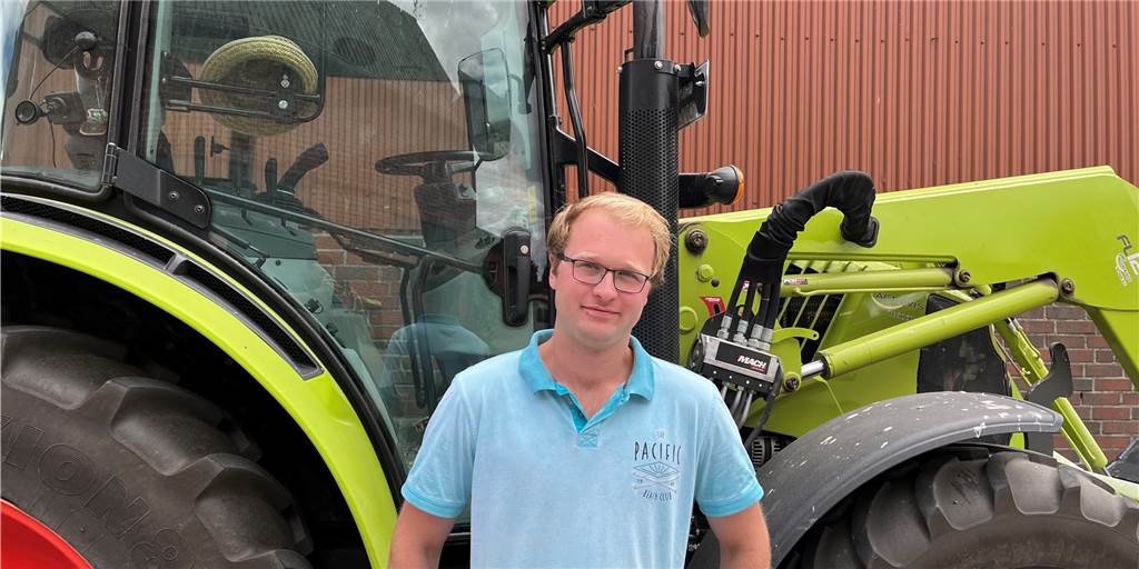 Landwirt aus Herbern: Diese Pflanze leidet besonders unter der Hitze Landwirt Hendrik Eggenstein vor seinem Tracktor auf seinem Hof in Herbern.