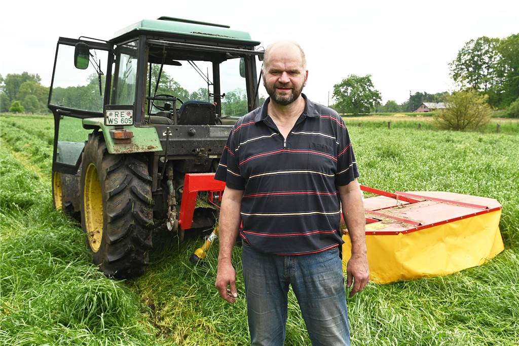 Im Video: Wärmebild-Drohne rettet vier Rehkitze vor dem sicheren Tod Landwirt Willi Stadtmann auf seiner Wiese am Präsenkamp.