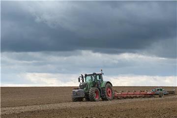 Landwirtschaftsbetriebe in Deutschland sollen nach 2020 deutlich weniger Geld aus dem EU-Haushalt bekommen als heute. Foto: Patrick Pleul
