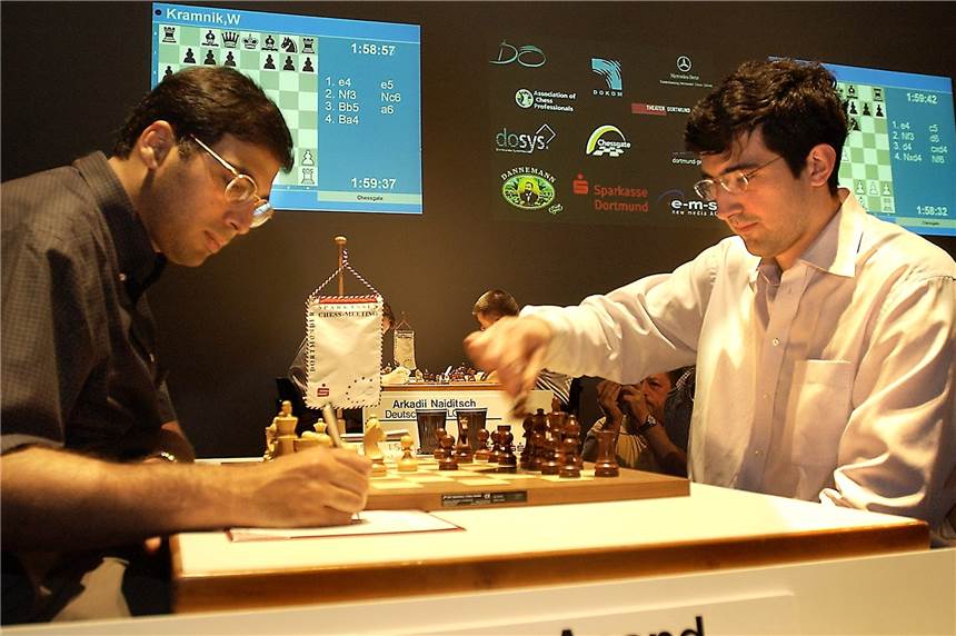 Neue Regeln machen Duell der Ex-Weltmeister besonders spannend Lang ist es her: 2004 trafen Wladimir Kramnik und Viswanathan Anand schon einmal bei den Dortmunder Schachtagen aufeinander - damals im Schauspielhaus.