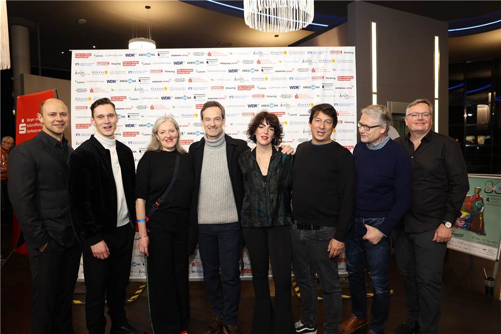 Lange bevor die neue Dortmunder Tatort-Folge im Fernsehen zu sehen sein wird, durften schon die ersten Neugierigen in der Lüner Cindworld die Premiere sehen. Mit dabei war auch das Tatort-Team rund um Hauptdarsteller Jörg Hartmann.
