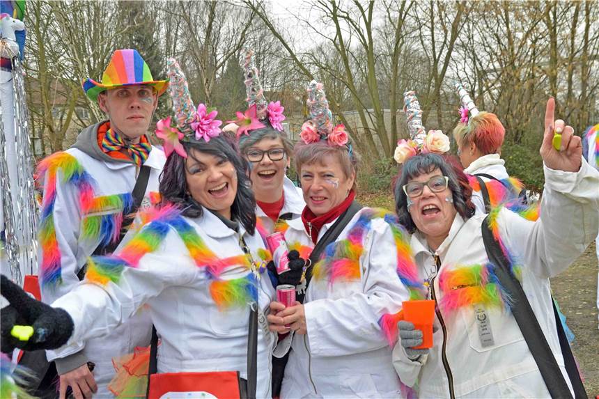 Was Donnerstag in Lünen wichtig wird: Karneval, Bußgelder und Busse Lange hatten die Karnevalisten aus Lünen-Süd darauf gehofft, doch noch in kleinem Rahmen feiern zu können. Nun sagt die IGS offiziell ab.