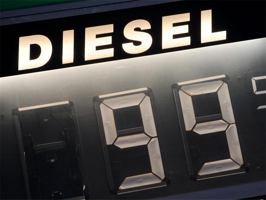 Dieselpreis sinkt weiter - 1-Euro-Marke langsam in Sicht Lange her: Ein Liter Diesel für 99,9 Cent. Doch die 1-Euro-Marke kommt langsam wieder in Sicht. Foto: Uwe Zucchi/Archiv