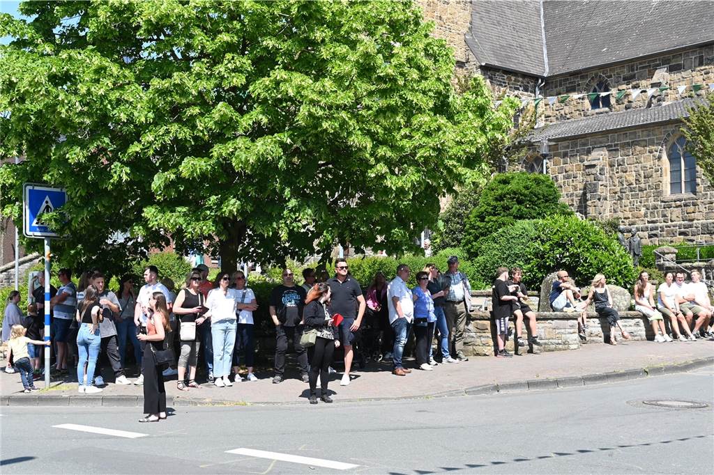 Lange mussten die Lembecker Schützenfreunde auf ihr geliebtes Fest warten. Die Parade am Sonntag war ein optischer Höhepunkt, bevor am Montag der neue König ermittelt wird.