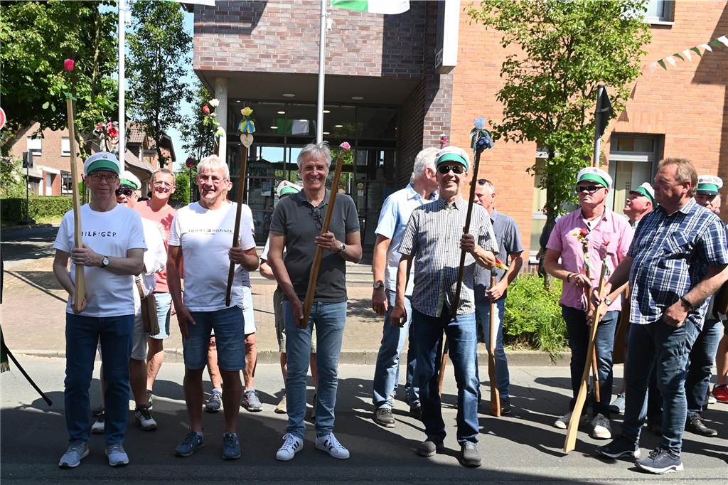 Lange mussten die Lembecker Schützenfreunde auf ihr geliebtes Fest warten. Die Parade am Sonntag war ein optischer Höhepunkt, bevor am Montag der neue König ermittelt wird.