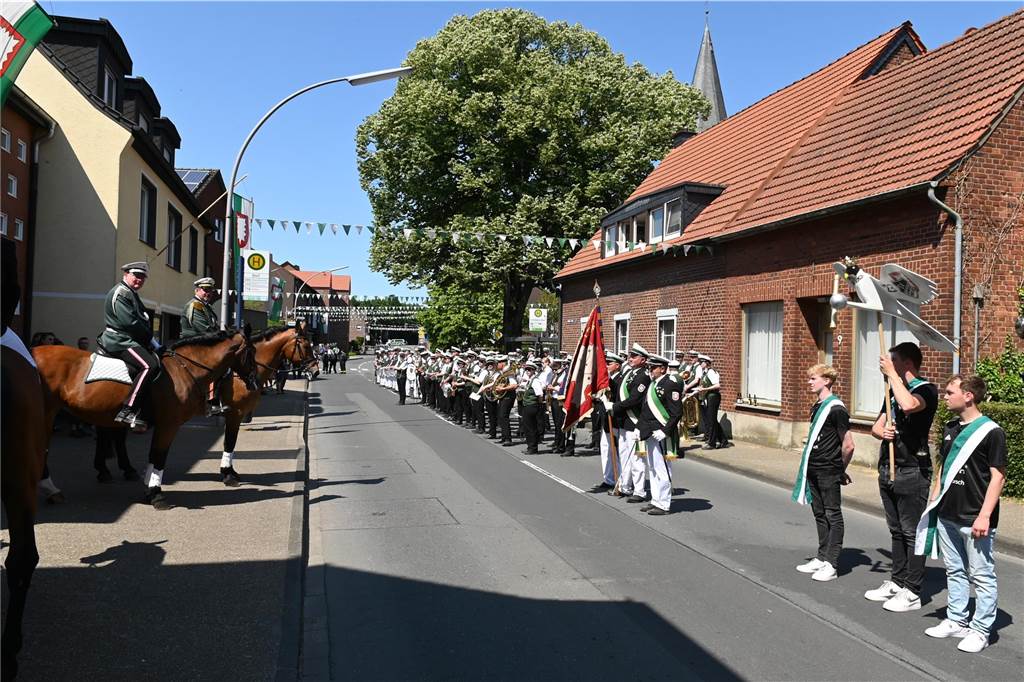 Lange mussten die Lembecker Schützenfreunde auf ihr geliebtes Fest warten. Die Parade am Sonntag war ein optischer Höhepunkt, bevor am Montag der neue König ermittelt wird.