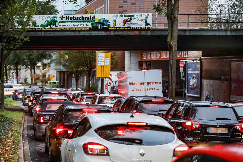 Dortmund als digitale Großstadt: Blamable Quote bei Dienstleistungen, Glasfaserausbau läuft Stau in Dortmund