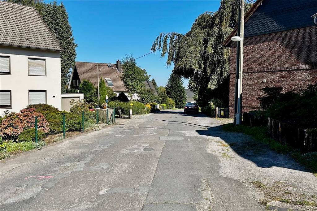 Obermarkstraße: Schock für Anwohner - Kein NRW-Förderprogramm Lange Zeit gab es an der Obermarkstraße Probleme mit der "Linienführung", da die Straße so zerfranst ist.