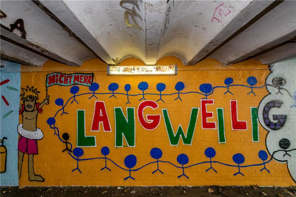 Marie-Reinders-Schüler gestalten Piepenstock-Tunnel neu Langweilig war gestern. Eine neue Beleuchtung soll auch noch folgen.