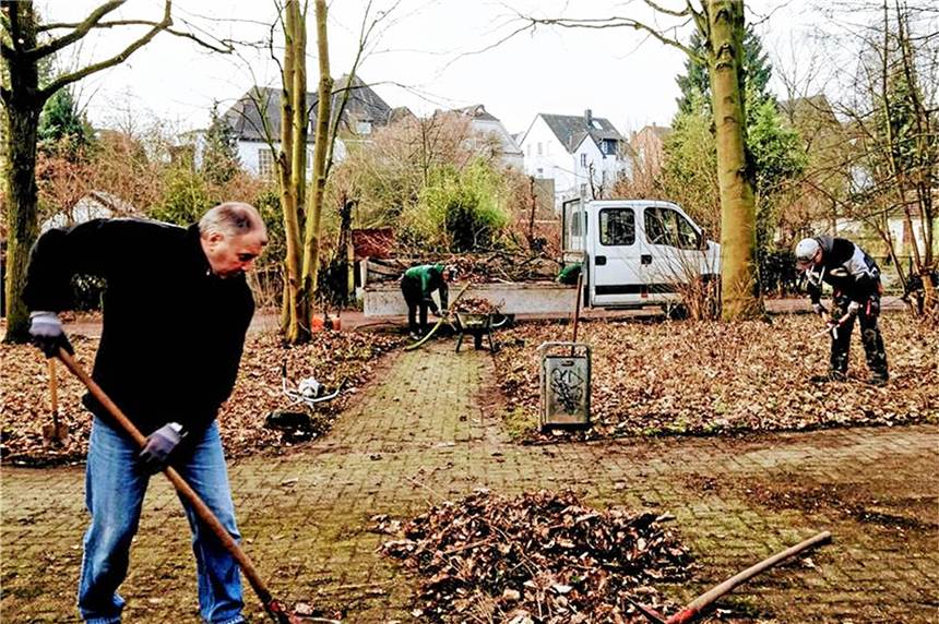 Langzeitarbeitslose Dorstener kehren als Quartiershausmeister auf den Arbeitsmarkt zurück Langzeitarbeitslose können sich für den Arbeitsmarkt als Hausmeister empfehlen: Die Dorstener Arbeit bietet erneut eine Maßnahme an.