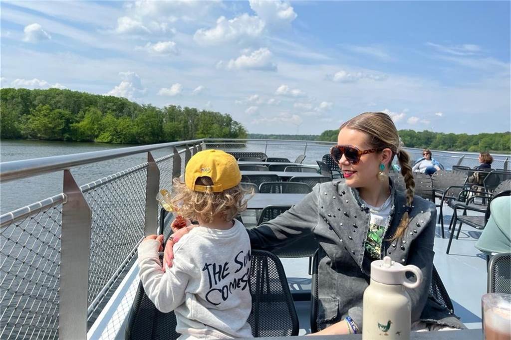 Junge Mutter teilt ihr Leben auf Instagram mit tausenden Leuten Lara Linka gibt auf Instagram Tipps für junge Familien in der Region.