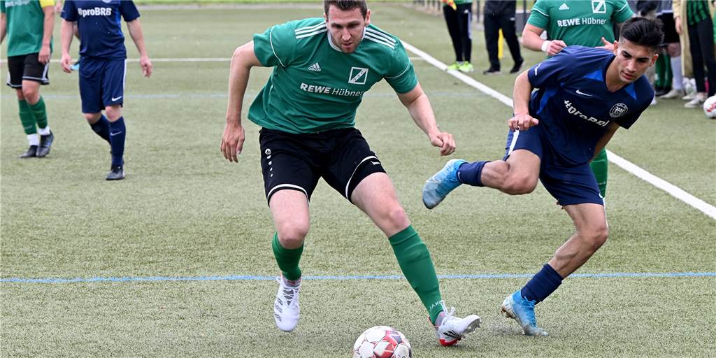 Trotz Rückstand gegen BR Billmerich: Dreierpacker hievt GS Cappenberg in die Abstiegs-Relegation Lars Bußkamp (l.) sprang mit GS Cappenberg am letzten Spieltag gegen BR Billmerich und Sohail Amiri (r.) auf den Relegationsrang.