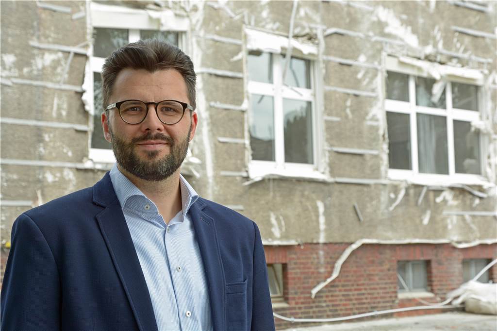 Eigenbedarf statt Wohnbau: Stadt reißt einstige Wienbredeschule an sich Lars Hübchen, Fraktionsvorsitzender SPD, kritisiert, dass aus der einstigen Wienbredeschule Büroräume werden sollen.