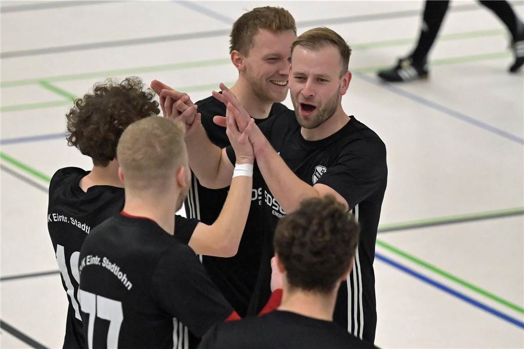 SpVgg Vreden verliert kein einziges Spiel beim Volksbank-Cup: DJK Stadtlohn wird Dritter Lars Mechlinski verwandelte den entscheidenden Neunmeter für die DJK Eintracht Stadtlohn für Platz drei.