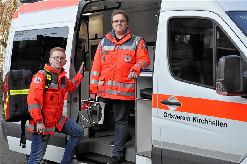 Lars Mölling (l.) und Daniel Buschfort sind ehrenamtliche Sanitäter beim DRK Kirchhellen.