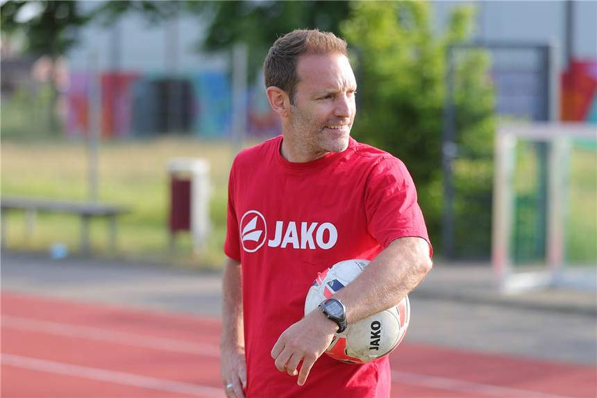 Ungewöhnliche Anstoßzeit: Warum spielt der Werner SC schon am Samstag? Lars Müller und der Werner SC reisen schon am Samstag zum BSV Roxel.