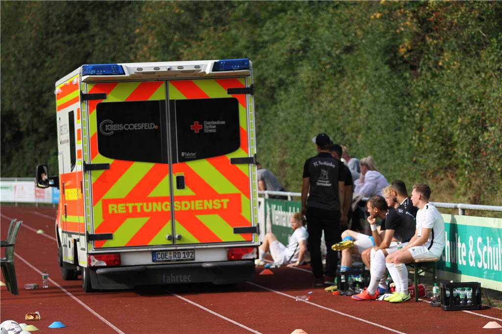 Lars Rustige verlängert beim FC Nordkirchen: „Wollte ein Zeichen setzen – auch an die Mannschaft“ Lars Rustige musste wegen seiner Verletzung sogar mit dem Rettungswagen ins Krankenhaus. Für den Mittelfeldspieler ist das Fußballjahr beendet.