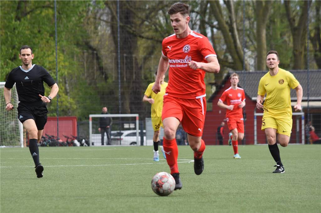 BR Billmerichs neuer Stürmer mit Traum-Einstand Lars Schmidt stürmt nun für BR Billmerich.