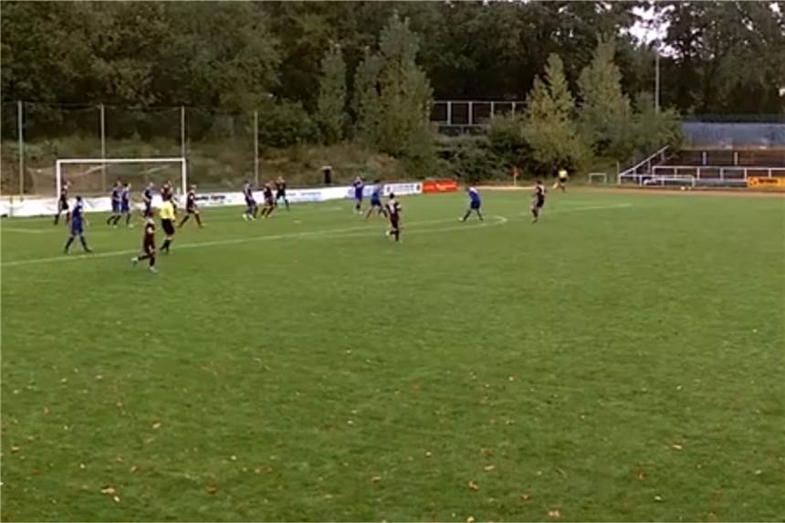Video-Highlights: Warschewskis 20-Meter-Kracher, Rudniks Last-Minute-Elfer und ein Eigentor Lars Warschewski haut die Kugel zum 1:0 ins Schermbecker Tor.