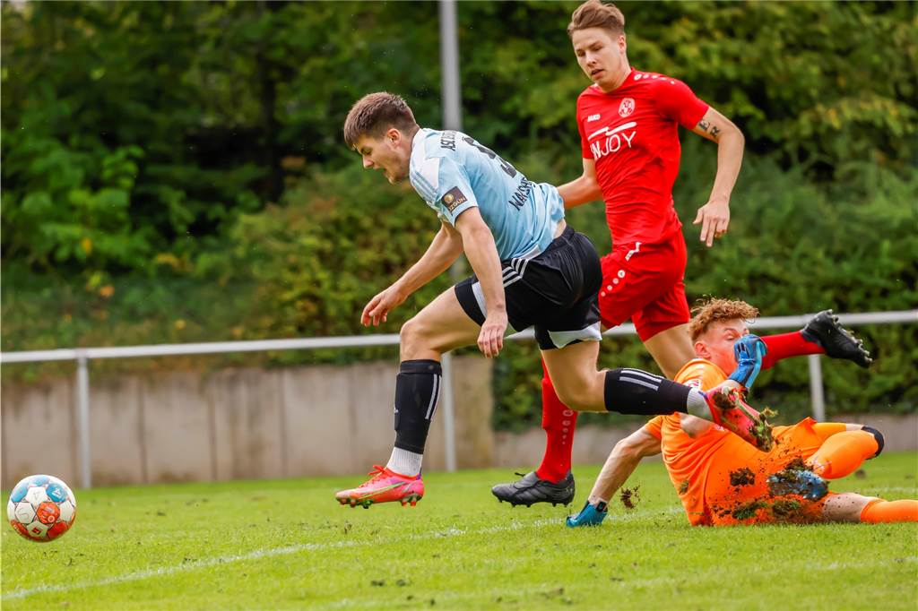 Aplerbecks Zauberfuß muss schon wieder lange pausieren – „Das ist eine Seuche“ Lars Warschewski (l.) fehlt vorerst dem Oberligisten.