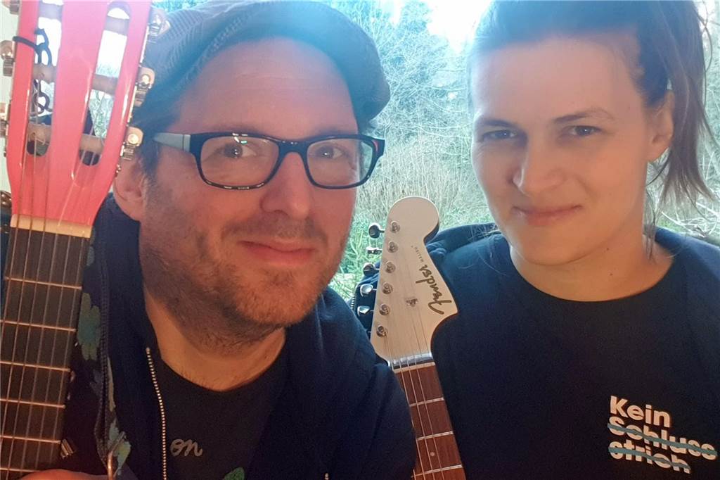Musik gegen Corona-Frust: Balkone und Fenster in ganz Dortmund sollen Konzert-Bühnen werden Lars Wege und Elisabeth Pleß wollen Dortmund mit möglichst vielen Balkon-Konzerten zum Klingen bringen.