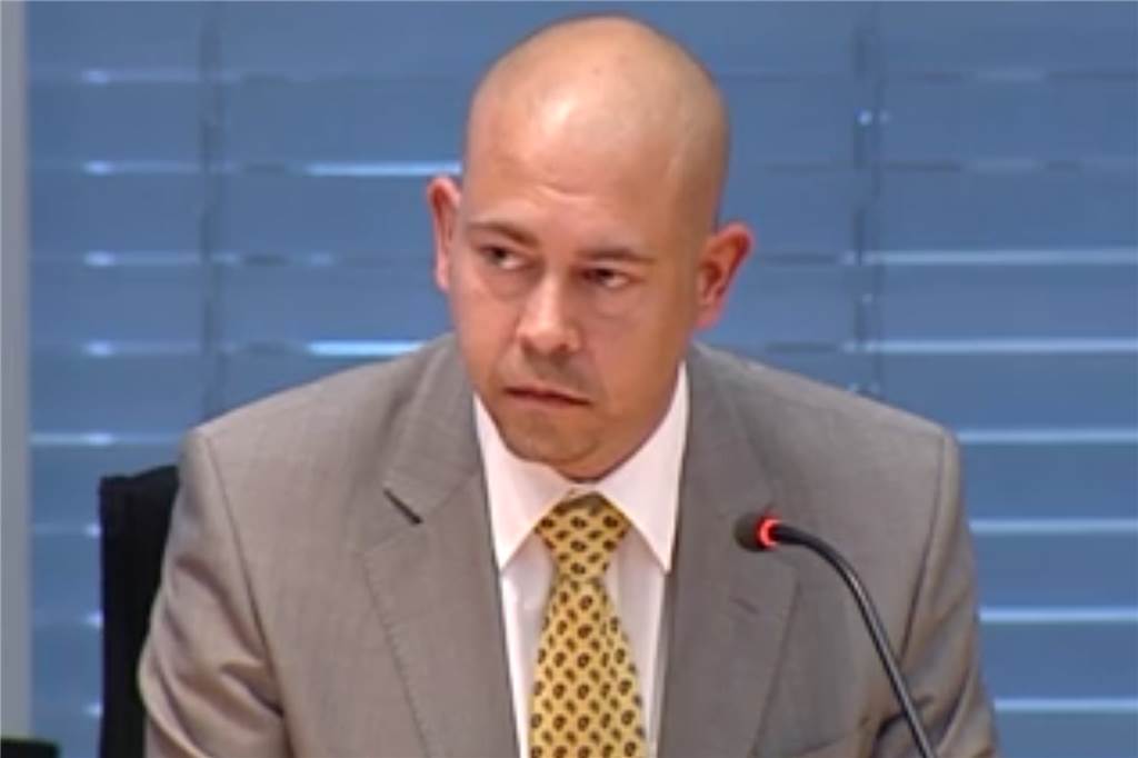 Verteidigung „fast unmöglich“: Wie gefährlich ist ein Messerangriff, Herr Dimi? Lars Winkelsdorf ist ein Waffensachverständiger und Journalist aus Hamburg.