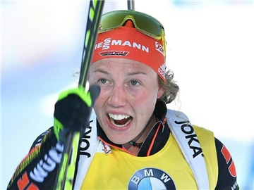 Laura Dahlmeier könnte mit Erfolgen in Sprint und Verfolgung in Kontiolahti den Sieg im Gesamtweltcup erringen. Foto: Barbara Gindl