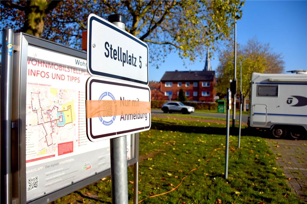 Stellplätze für Wohnmobile: Camper in Ahaus sehen Licht und Schatten Laut AMT nutzt am Kirmesplatz gut die Hälfte der Übernachtungsgäste die Möglichkeiten, die Standgebühren online zu bezahlen. Der Rest geht zum AMT und zahlt dort bar.