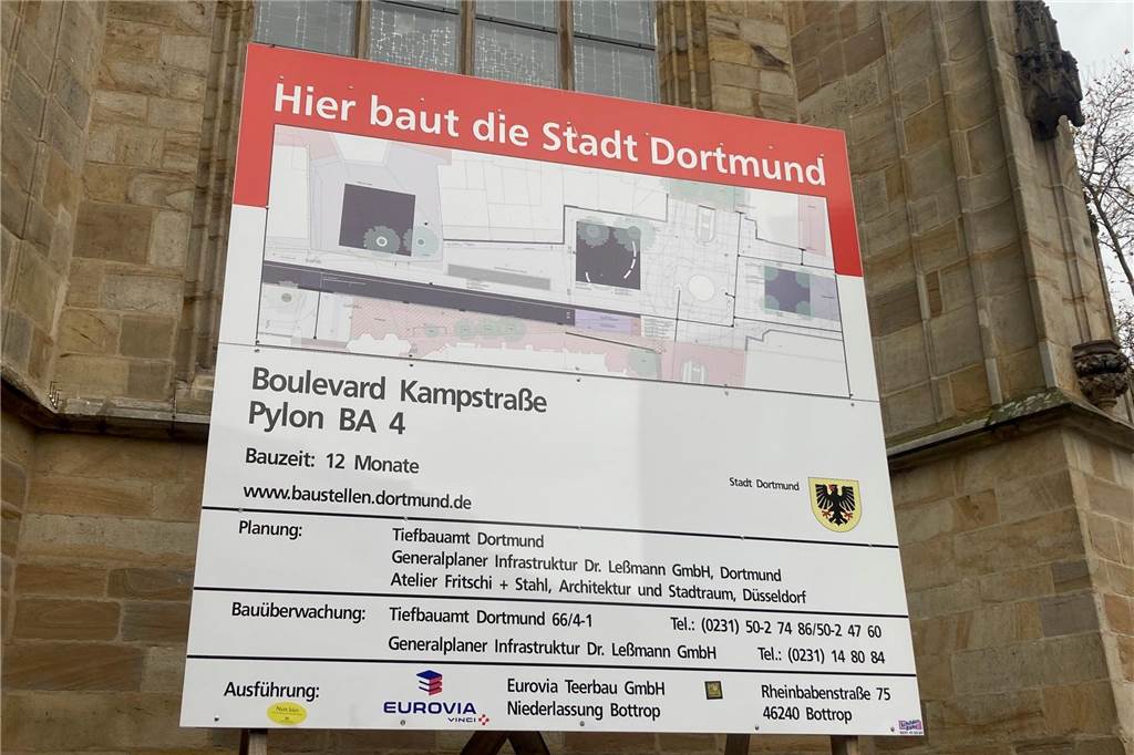Kostenexplosion bei Bauarbeiten am Reinoldipylon - 3,9 Millonen mehr Laut Bauschild sollten die Arbeiten am Reinoldipylon 12 Monate dauern. Am Ende werden es fast vier Jahre.