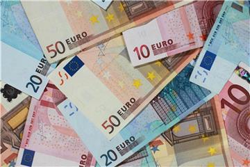 Laut DIHK kann die künftige Regierung mit Steuermehreinnahmen von 30 Milliarden Euro rechnen. Foto: Jens Wolf/Illustration