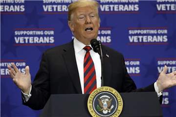 Laut einem Bericht der „New York Times“, soll Rod Rosenstein vorgeschlagen haben, Trump heimlich im Weißen Haus aufzunehmen, um das Chaos in der Regierung zu offenbaren. Foto: Evan Vucci/AP