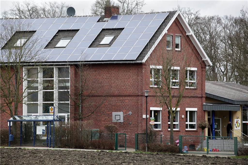 Ganztagsbetreuung in Selm: Schulerweiterungen machbar, aber wohl teuer Laut einem Entwurfskonzept würde die Grundschule Auf den Äckern am Standort Cappenberg aufgestockt und per Anbau erweitert.