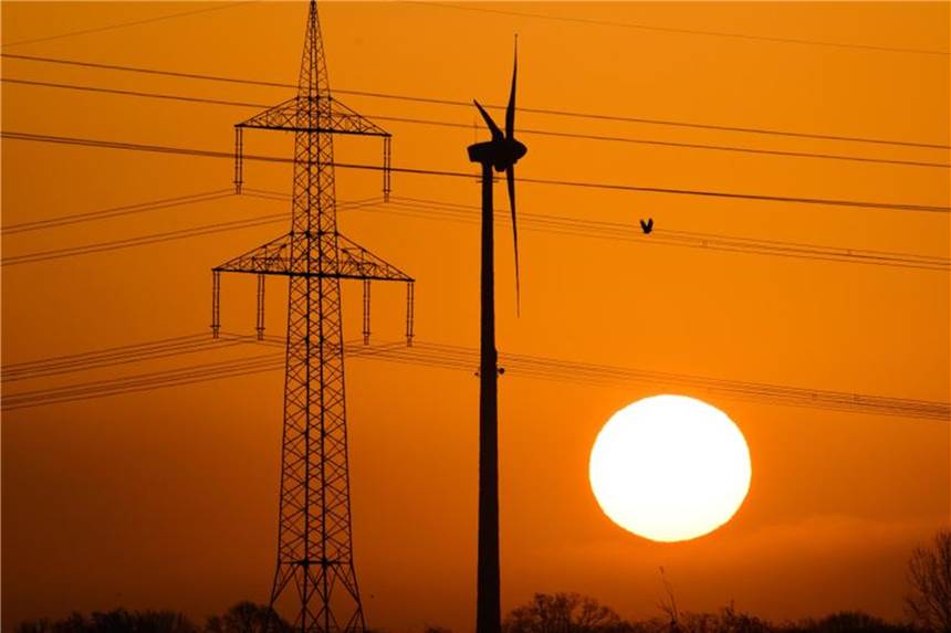 Welt-Klimaziele werden trotz globaler Energiewende verfehlt Laut einer aktuellen Studie aus Norwegen wird bis zum Jahr 2050 die Hälfte der Energie weltweit aus erneuerbaren Quellen wie Sonne und Wind sowie Kernenergie stammen. Foto: Julian Stratenschulte