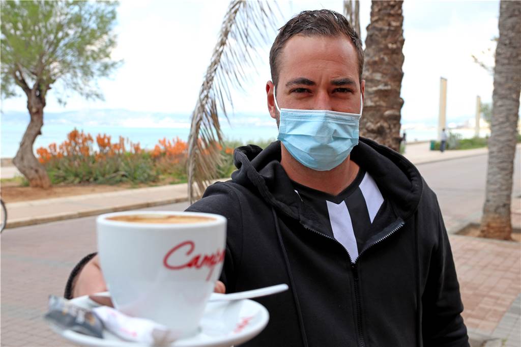 Mallorca trotz Corona: Paare und Radfahrer statt Party-Touristen Laut Kellner Mimo sind momentan vor allem ältere Pärchen und Familien mit kleinen Kindern in El Arenal unterwegs: „Hier ist es ruhig und entspannt.“