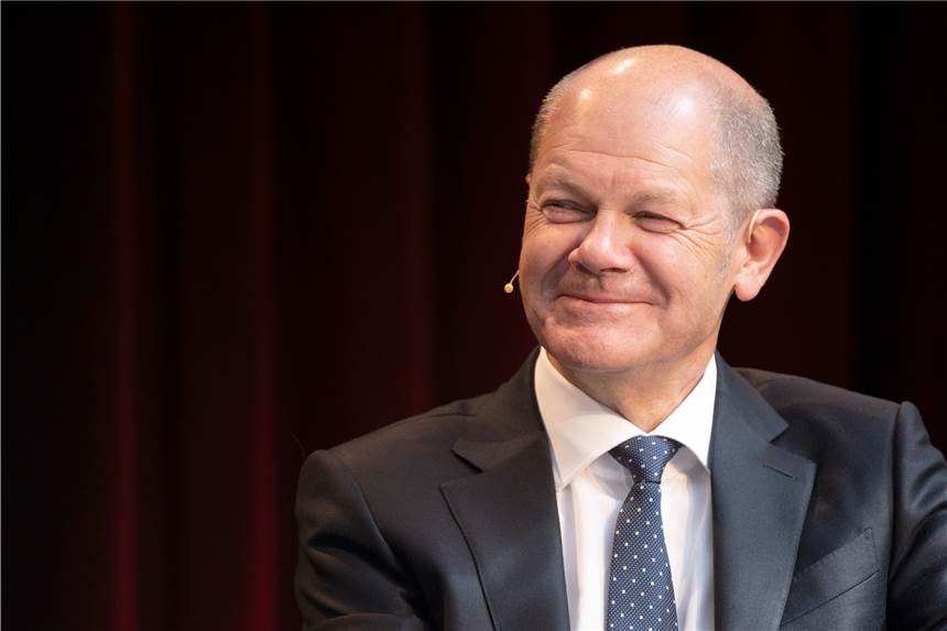 Neue Umfrage: Absolute Mehrheit für Rot-Rot-Grün Laut neuen Umfragewerten wäre Olaf Scholz (SPD) in drei möglichen Koalitionen Bundeskanzler.
