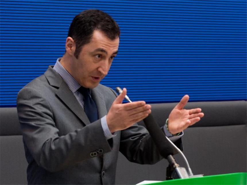 Laut Parteichef Özdemir wird es auf absehbare Zeit keinen Gesetzesvorstoß der Grünen für eine Null-Promille-Grenz geben. Foto: Bernd von Jutrczenka/Archiv