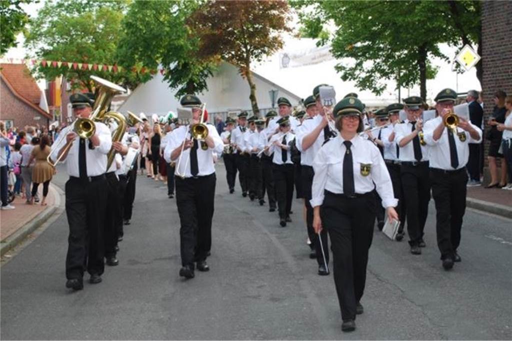 Kein Schützenfest: Heimat- und Schützenverein Heek zieht Reißleine Laut Schützen- und Heimatverein zeigten alle beteiligten Vereine, Bands und der Festwirt Verständnis für die Absage.