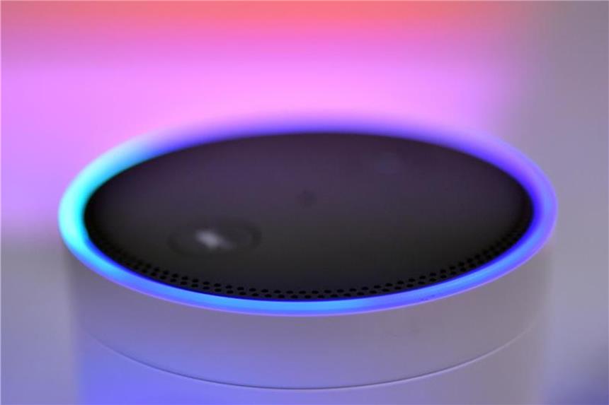 Sprachassistenten springen auch ungewollt an Laut Verbraucherschützern kann es vorkommen, dass sich Amazons Assistent Alexa verhört. Fällt etwa der ähnlich lautende Name „Alexandra“ beginnt bereits die Sprachaufzeichnung. Foto: Britta Pedersen