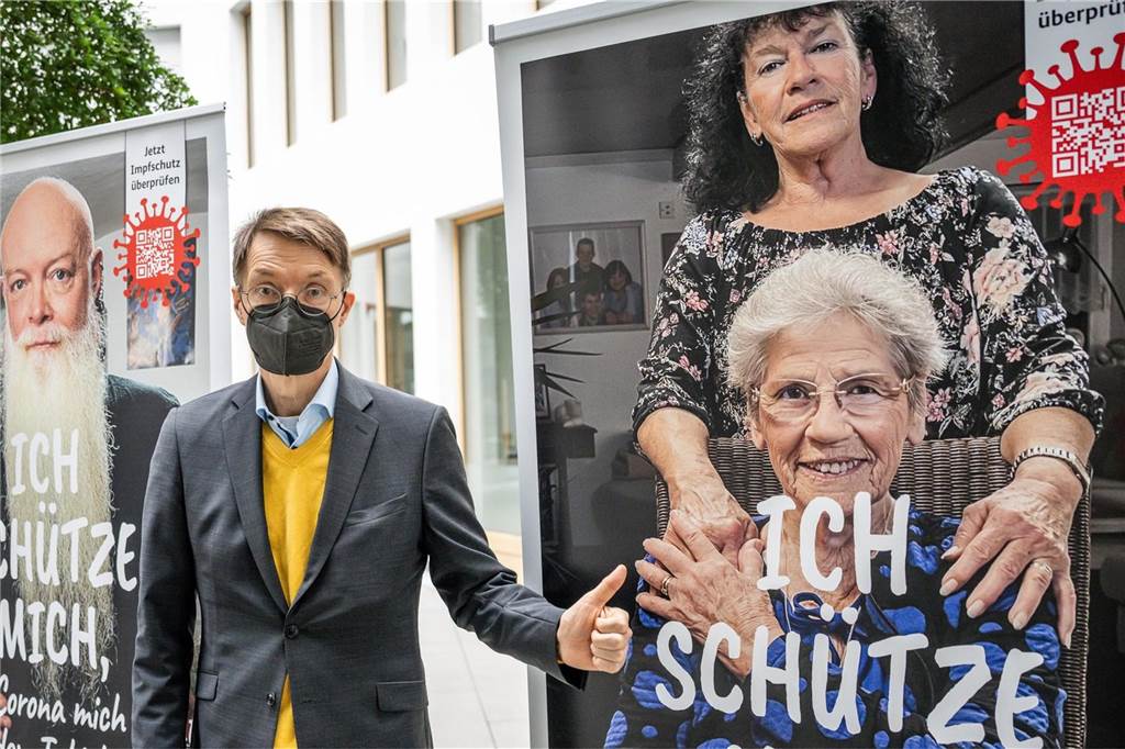 Coronavirus: Lauterbach will Maskenpflicht in Innenräumen einführen Karl Lauterbach (SPD), Bundesminister für Gesundheit, nimmt an einer Pressekonferenz zur aktuellen Corona-Lage und zur neuen Kampagne des Gesundheitsministeriums zum Schutz vor Corona teil.