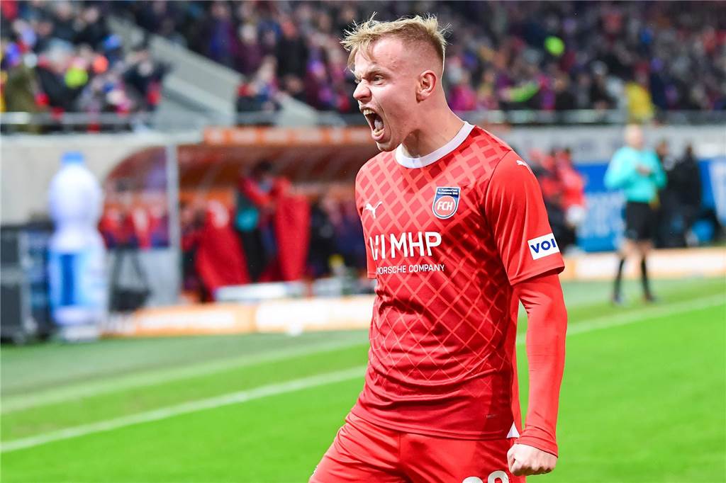 Lennard Maloney schreit.