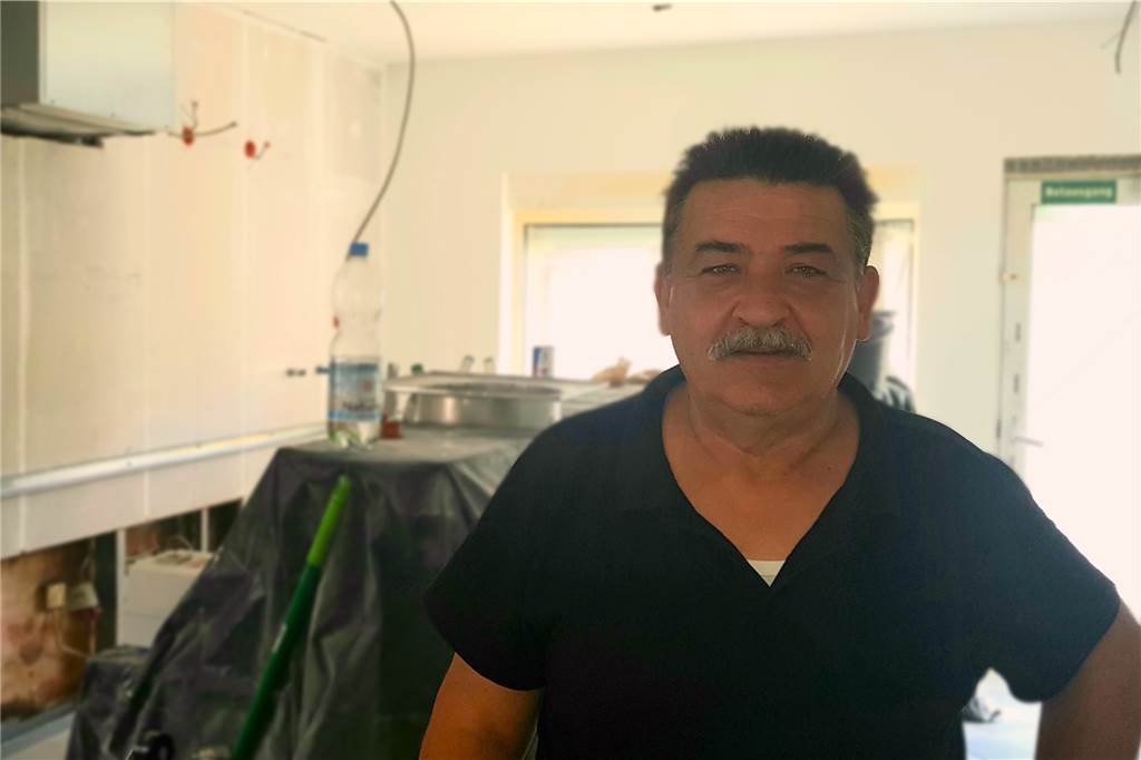 Neuer Name, neuer Willi: Castrop-Rauxeler Kult-Imbissbude kommt zurück Lazaros Peitos auf der Baustelle zum Nordgrill (bald Ammos) in Castrop-Rauxel Habinghorst an der Nordstraße (19.7.).