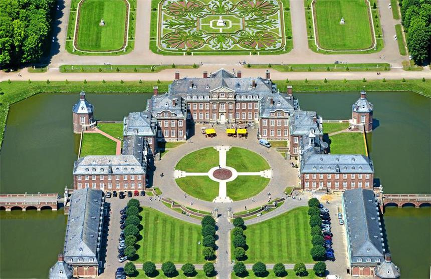 Warum Touristen Urlaub in Nordkirchen machen LB Schloss Nordkirchen neubauer