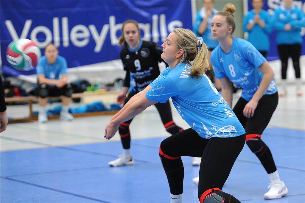 VV Schwerte auf Aufstiegskurs: Kapitänin kennt entscheidenden Unterschied zu den Vorjahren Eine Spielerin des VV Schwerte bei der Ballannahme.