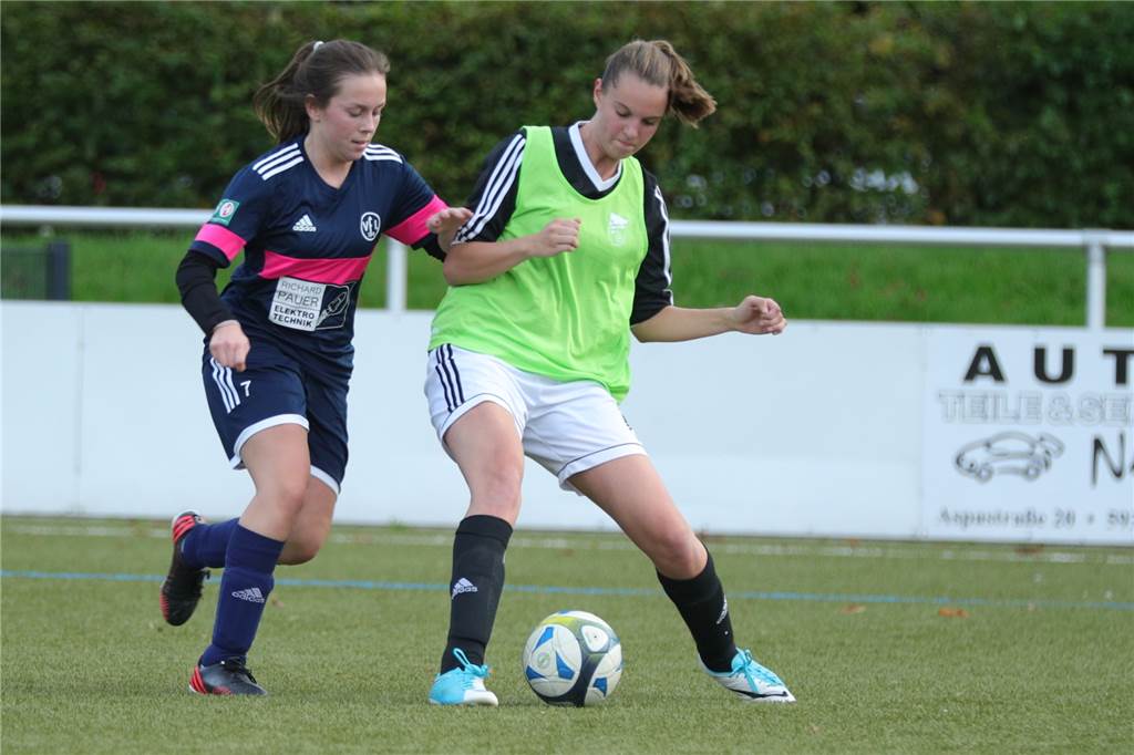 FC Nordkirchen findet neues Trainerteam – Ex-Spielerin kehrt zurück Lea Rengshausen (r.) wird spielende Co-Trainerin beim FC Nordkirchen.