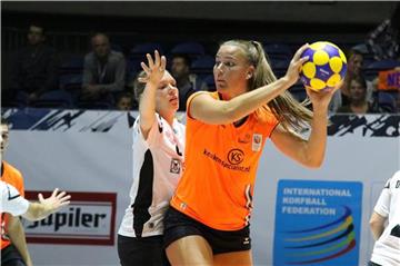 Lea Sander (links) vom KV Adler Rauxel gehörte im EM-Spiel gegen Titelverteidiger Niederlande am Sonntag zur Start-Aufstellung.