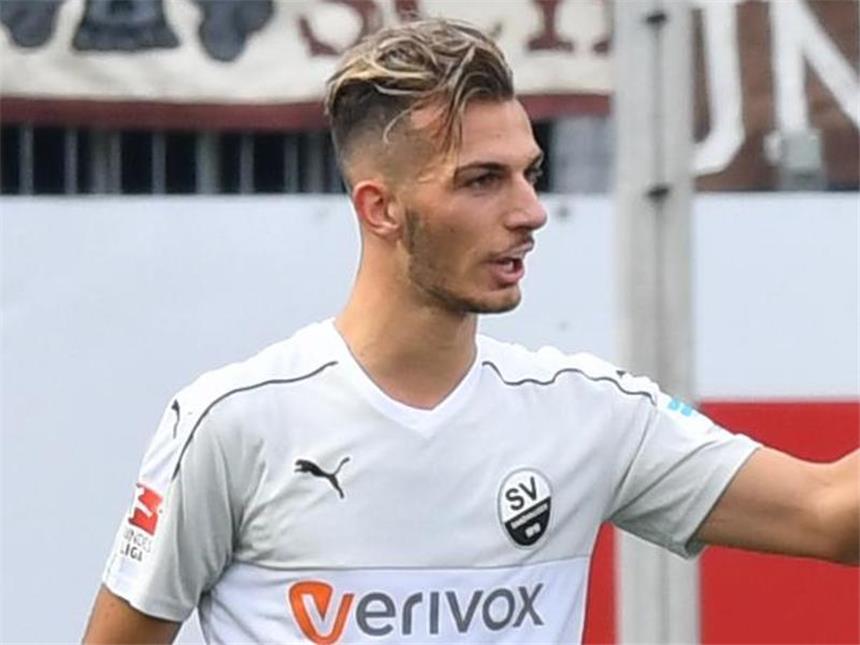 SV Sandhausen und Paqarada verlängern Vertrag bis 2020 Leart Paqarada hat seinen Vertrag beim SV Sandhausen bis 2020 verlängert. Foto: Uwe Anspach